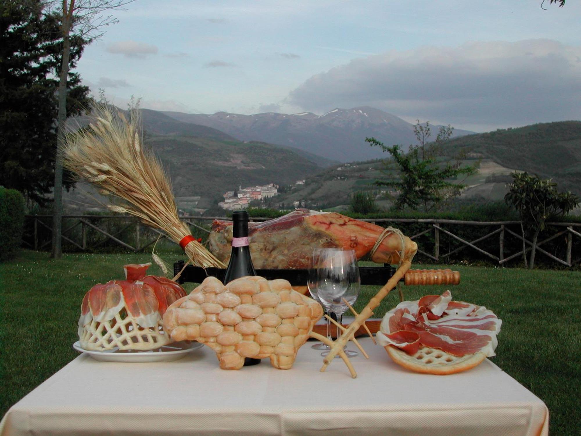 Camping Villaggio Il Collaccio Preci Esterno foto